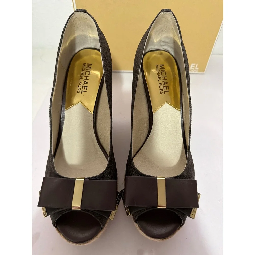 Michael Kors Brown Monogram Peep Toe Wedge Espadrille Sandals Bow 8M NEW